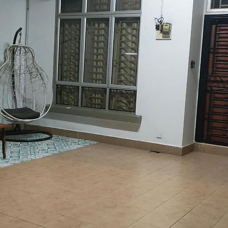 Zulaikha'S Homestay Ulu Tiram Johor Bahru Eksteriør bilde