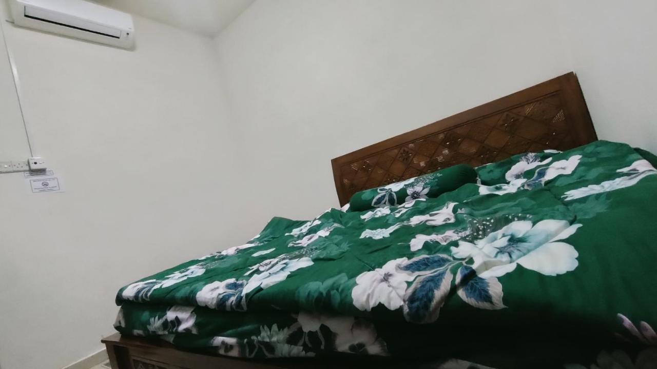 Zulaikha'S Homestay Ulu Tiram Johor Bahru Eksteriør bilde