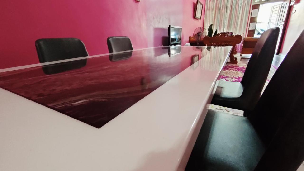 Zulaikha'S Homestay Ulu Tiram Johor Bahru Eksteriør bilde
